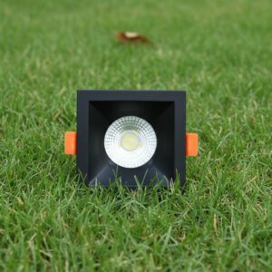 SOCLE FIXE PVC CARREE /NOIR